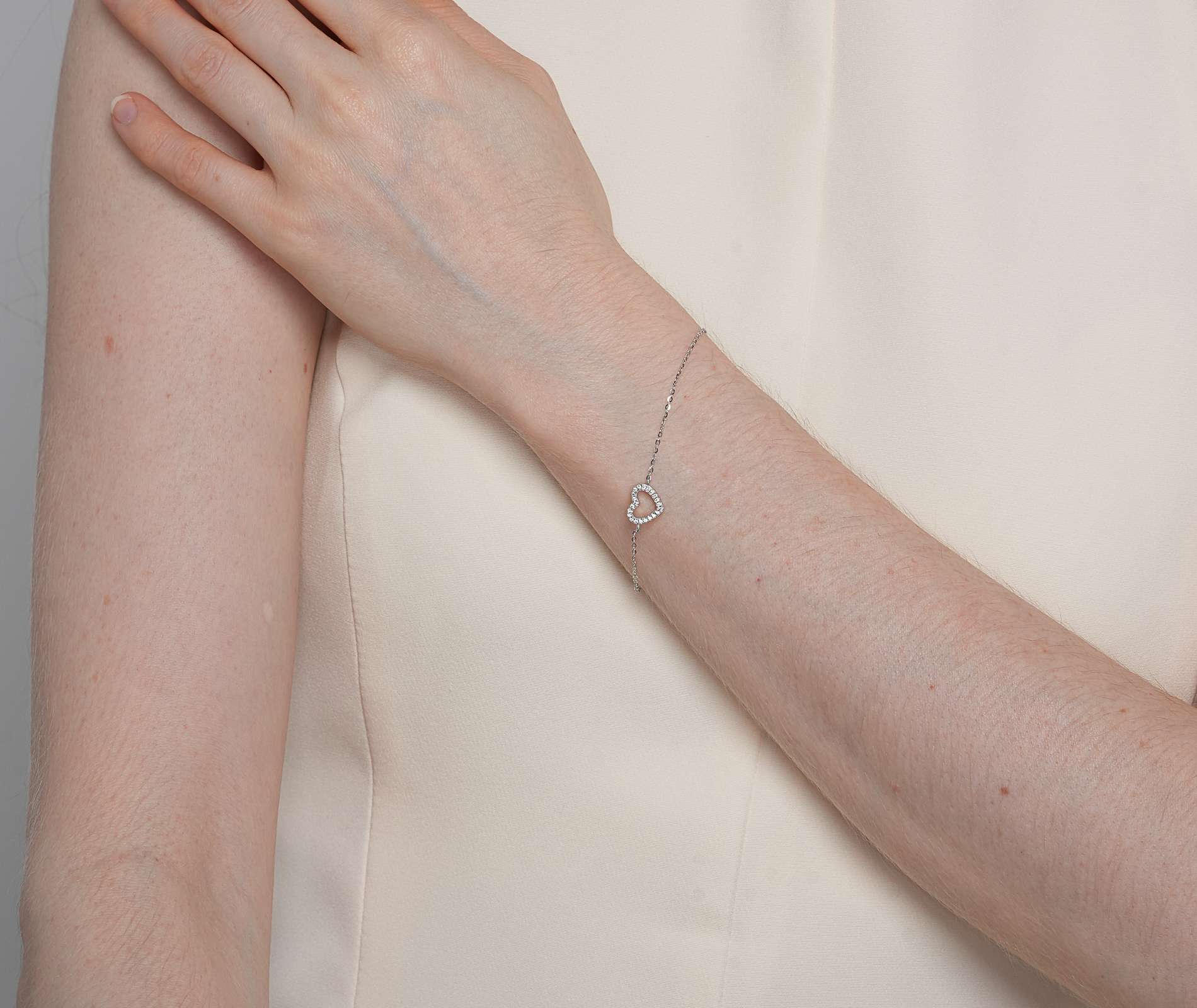 Shining Star Jewelry Adjustable Zircon Women's Hollow Heart Shaped Fine Bracelet