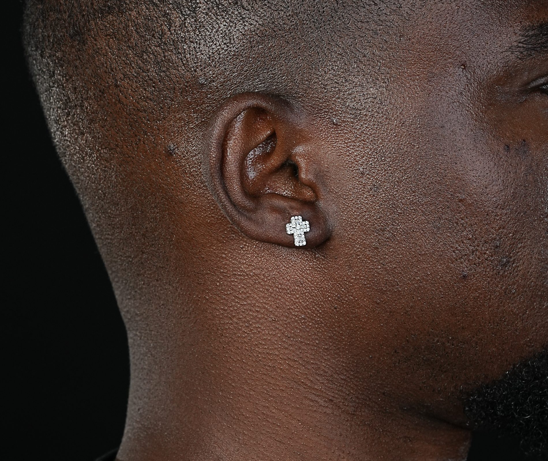 Shining Star Jewelry Hip Hop Rapper VVS Moissanite Mens Cross Stud Earrings