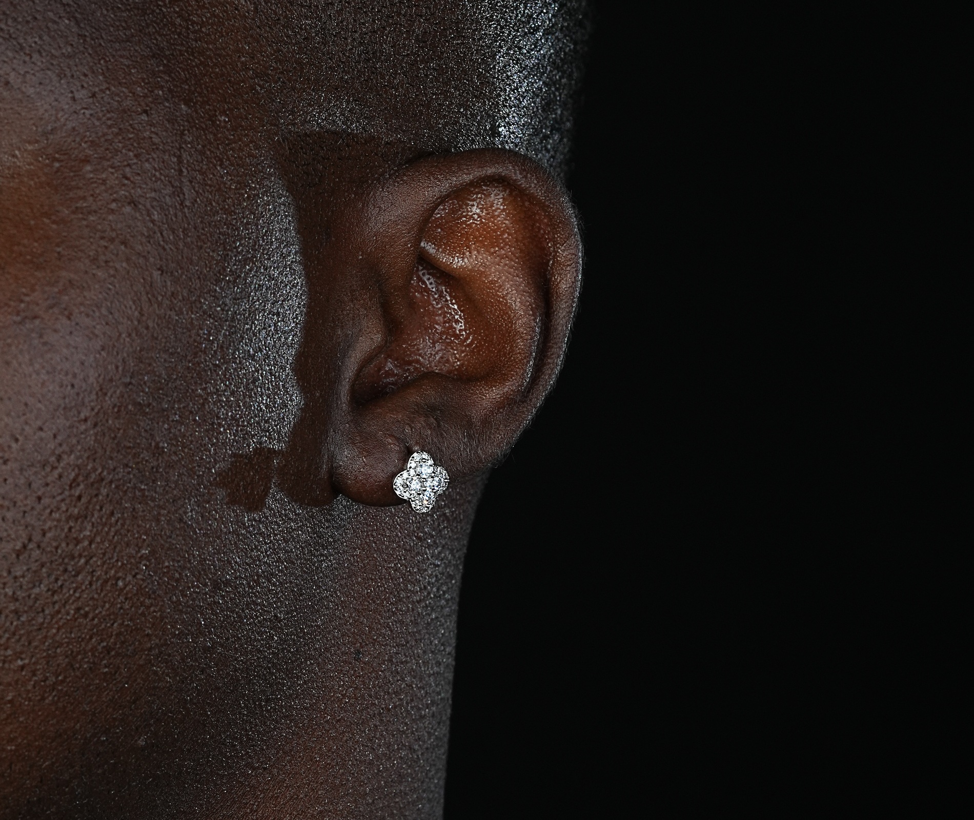 Shining Star Jewelry Men Iced Out Moissanite Flower Shape Cluster Earrings Shining Star Jewelry Men Iced Out Moissanite Flower Shape Cluster Earrings