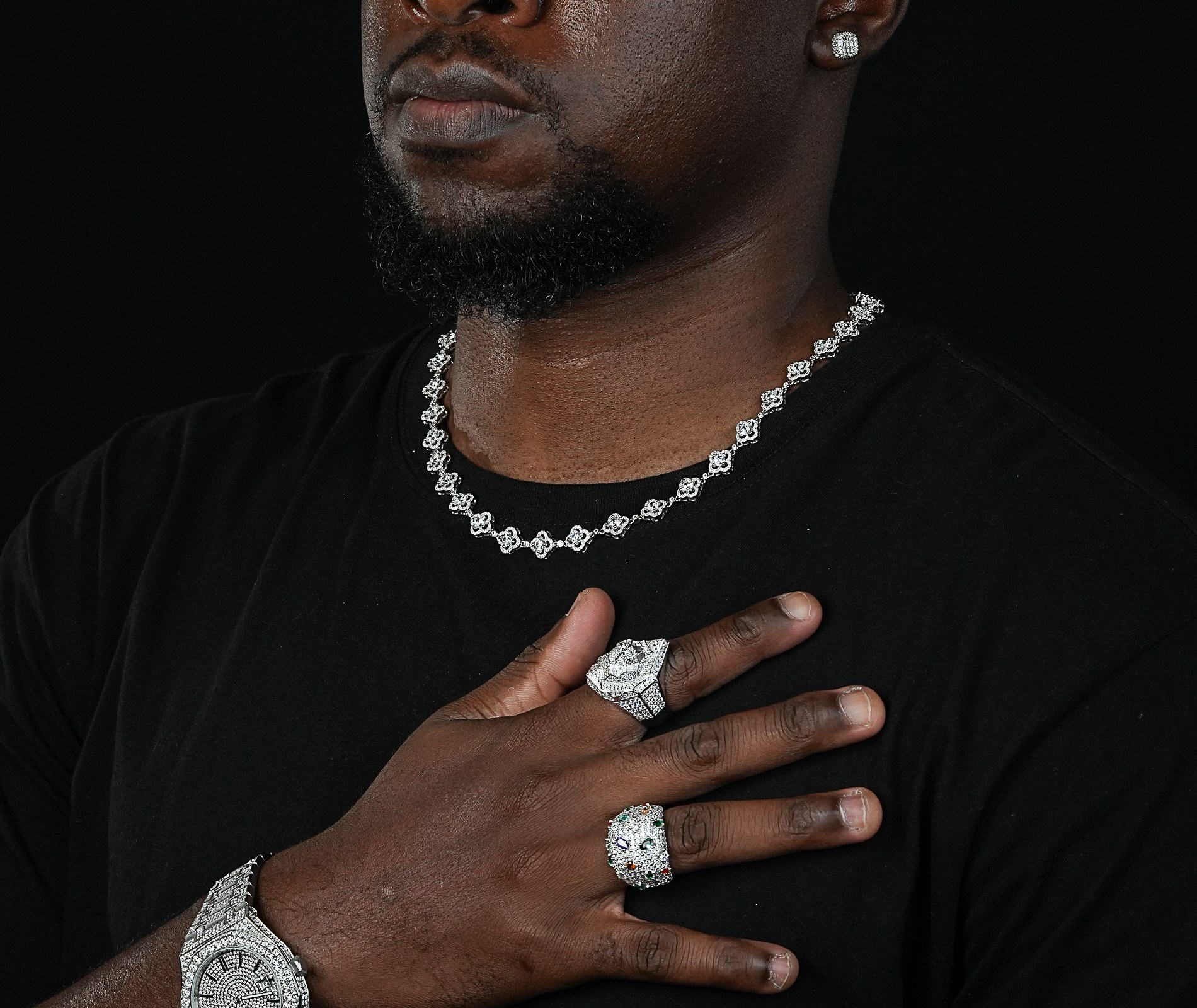 Shining Star Jewelry Elegant Moissanite Round Cut Halo Four Leaf Clover Necklace