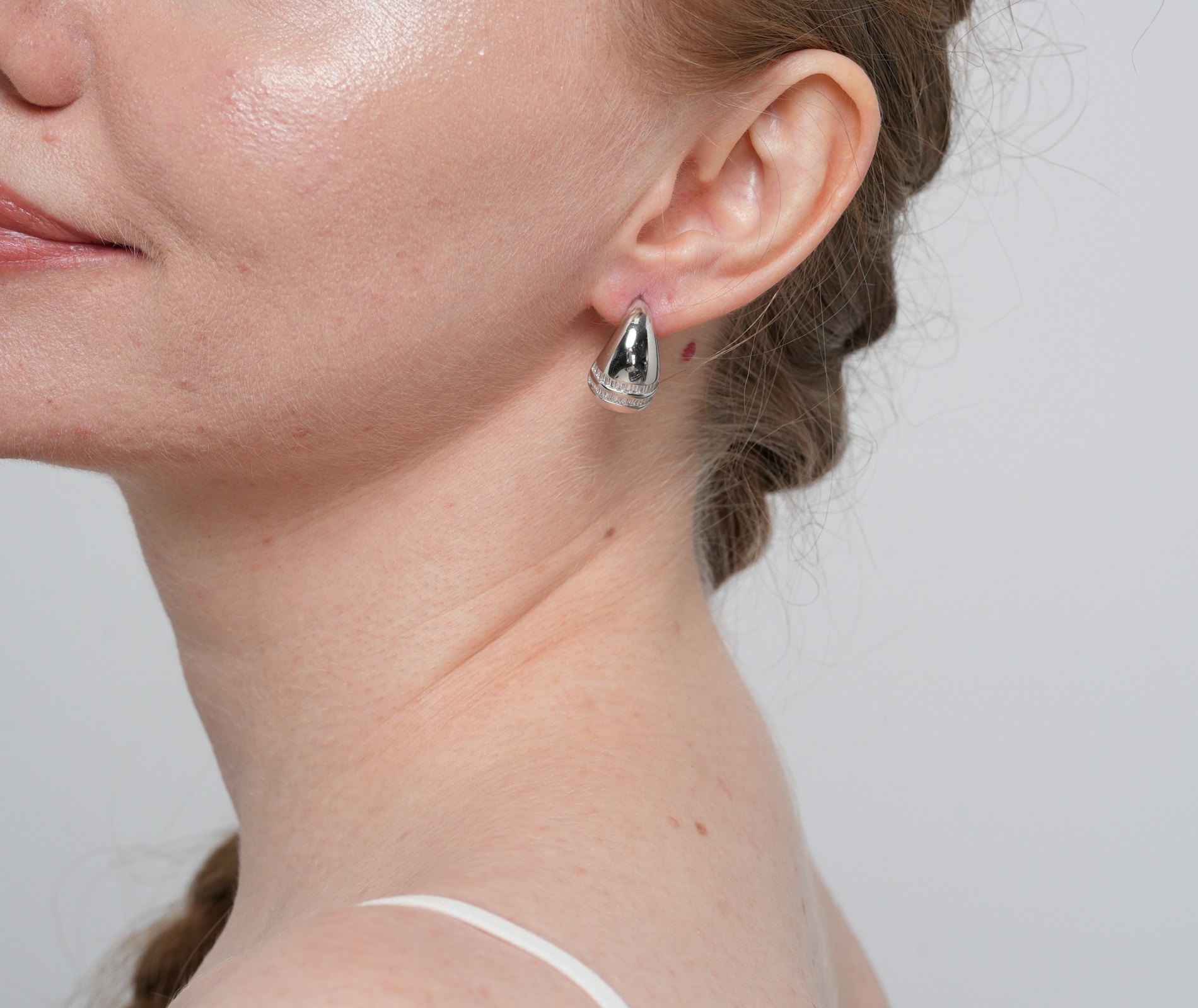 Shining Star Jewelry Fashion Women's Baguette CZ Silver Drop Shape Stud Earrings Shining Star Jewelry Fashion Women's Baguette CZ Silver Drop Shape Stud Earrings