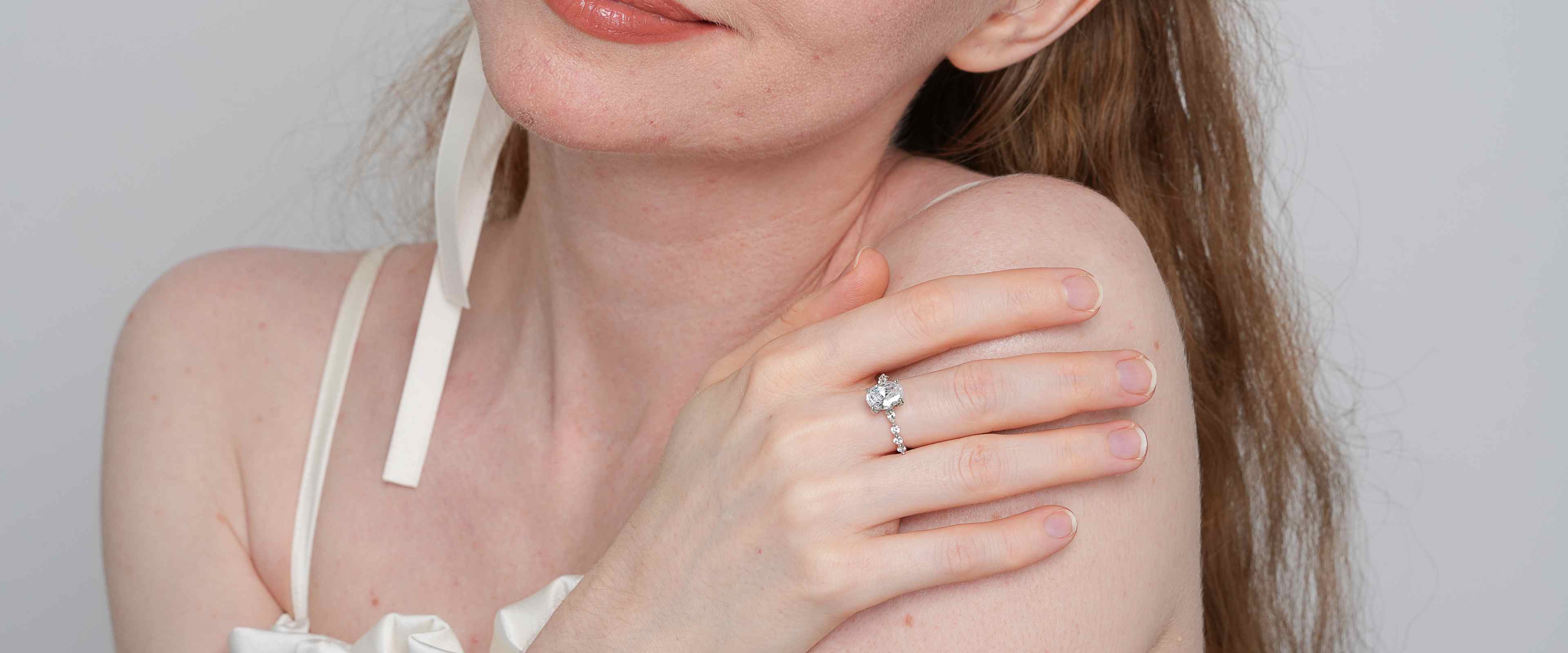 Shining Star Jewelry Luxury 2ct VVS Moissanite Oval Cut Women's Wedding Ring Shining Star Jewelry Luxury 2ct VVS Moissanite Oval Cut Women's Wedding Ring