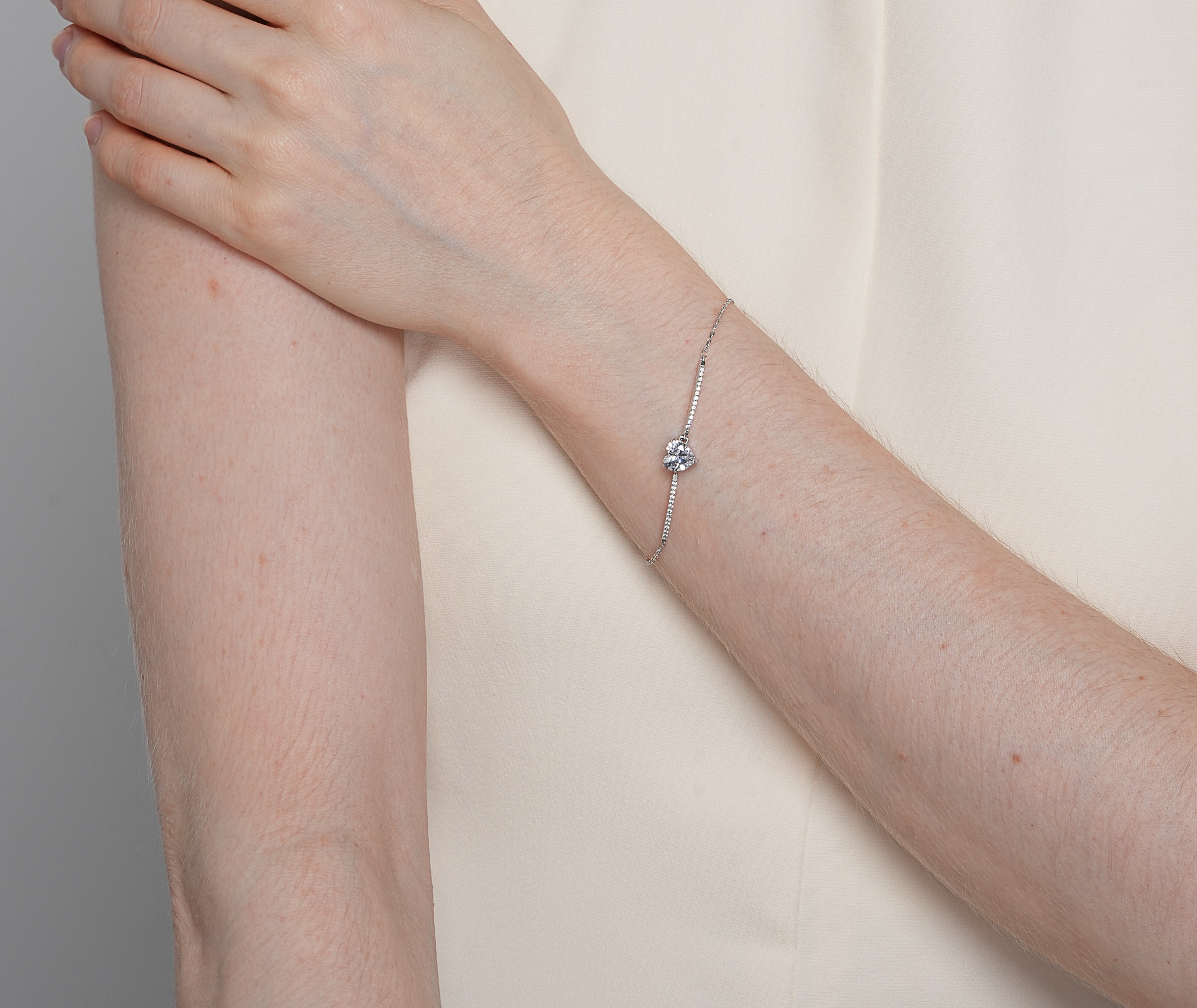 Shining Star Jewelry 1.2ct Moissanite White Gold Plated 7mm Heart Bracelet Women