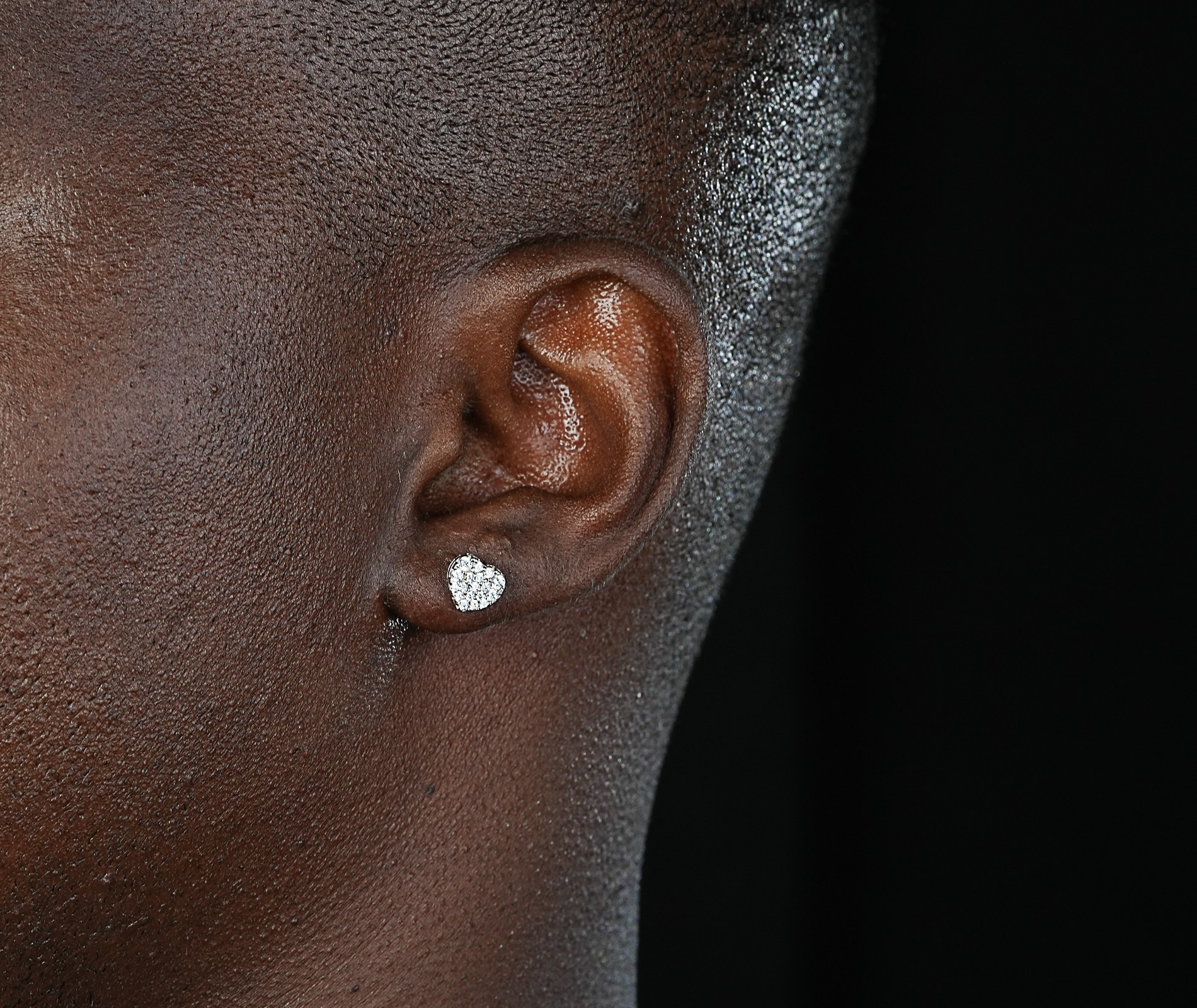 Shining Star Jewelry Unisex CZ Iced Out Daily Simple Style S925 Heart Earrings Shining Star Jewelry Unisex CZ Iced Out Daily Simple Style S925 Heart Earrings