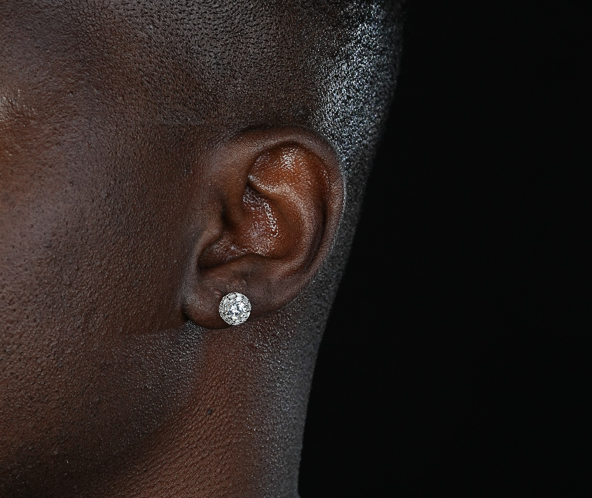 Shining Star Jewelry Round Brilliant Cut Moissanite Baguette Halo Stud Earrings Shining Star Jewelry Round Brilliant Cut Moissanite Baguette Halo Stud Earrings