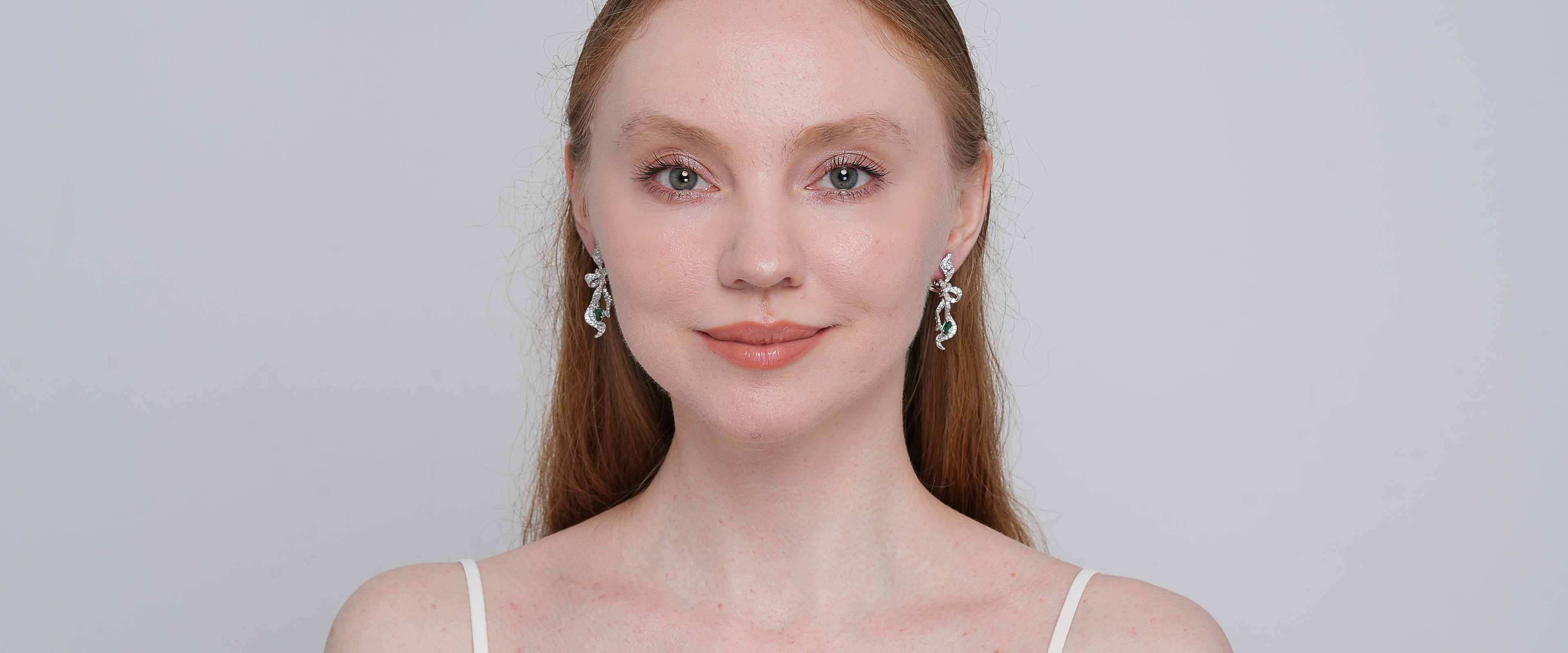 Shining Star Jewelry Classic Vintage Green Gemstone Iced Out Bow Earrings Women