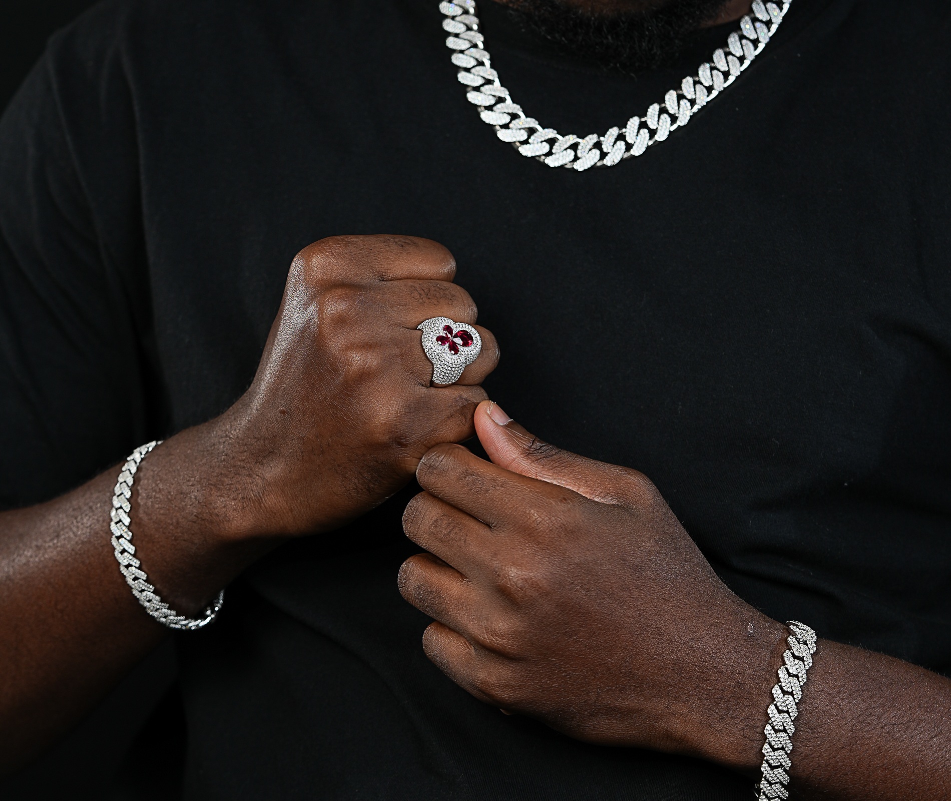 Shining Star Jewelry Ruby Inlaid VVS Moissanite Iced Out Four Leaf Clover Ring