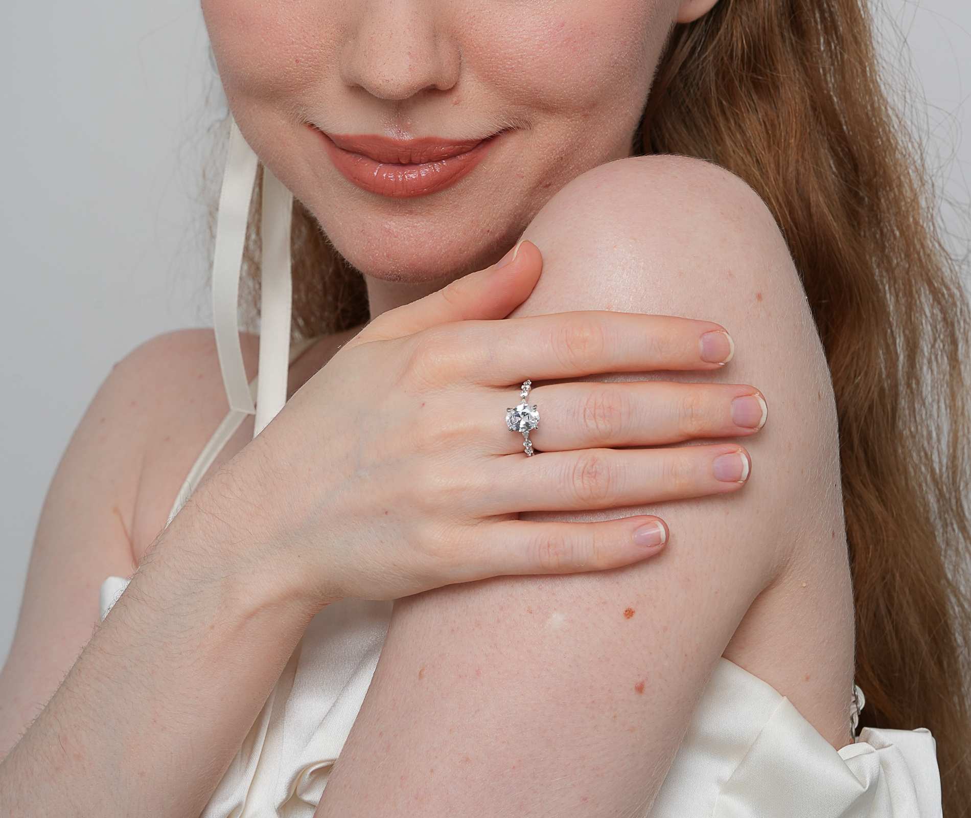 Shining Star Jewelry Luxury 2ct VVS Moissanite Oval Cut Women's Wedding Ring Shining Star Jewelry Luxury 2ct VVS Moissanite Oval Cut Women's Wedding Ring