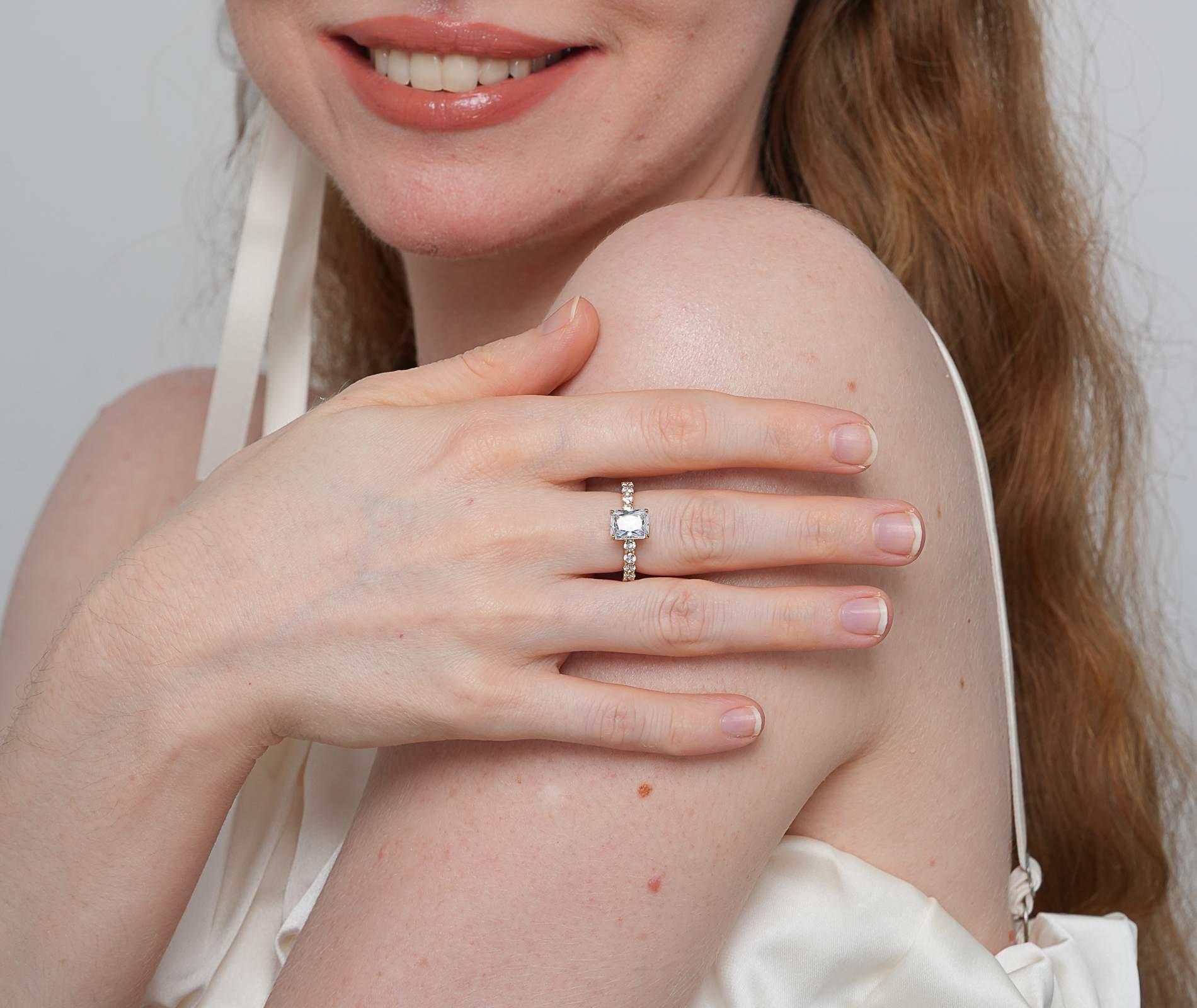 Shining Star Jewelry Luxury Big Main Stone Diamond Emerald Cut Tennis Ring Women