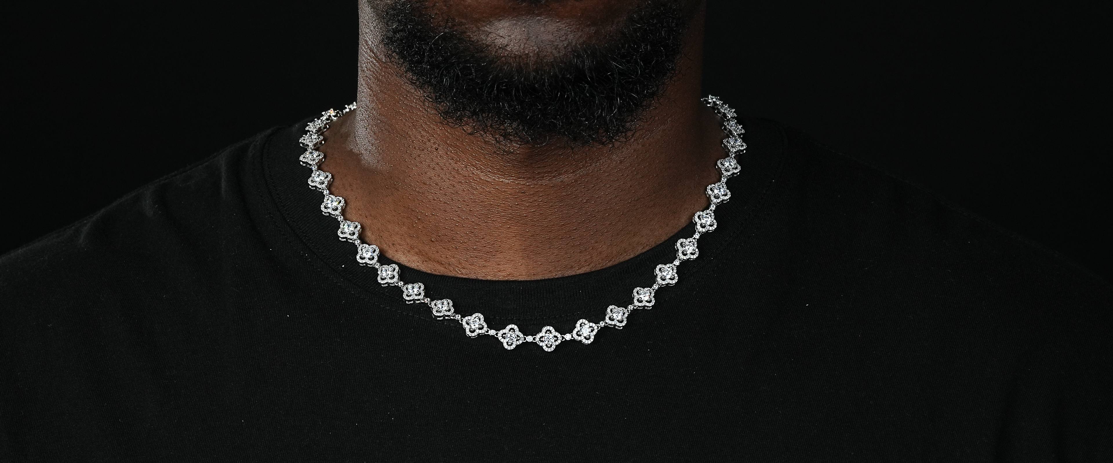 Shining Star Jewelry Elegant Moissanite Round Cut Halo Four Leaf Clover Necklace