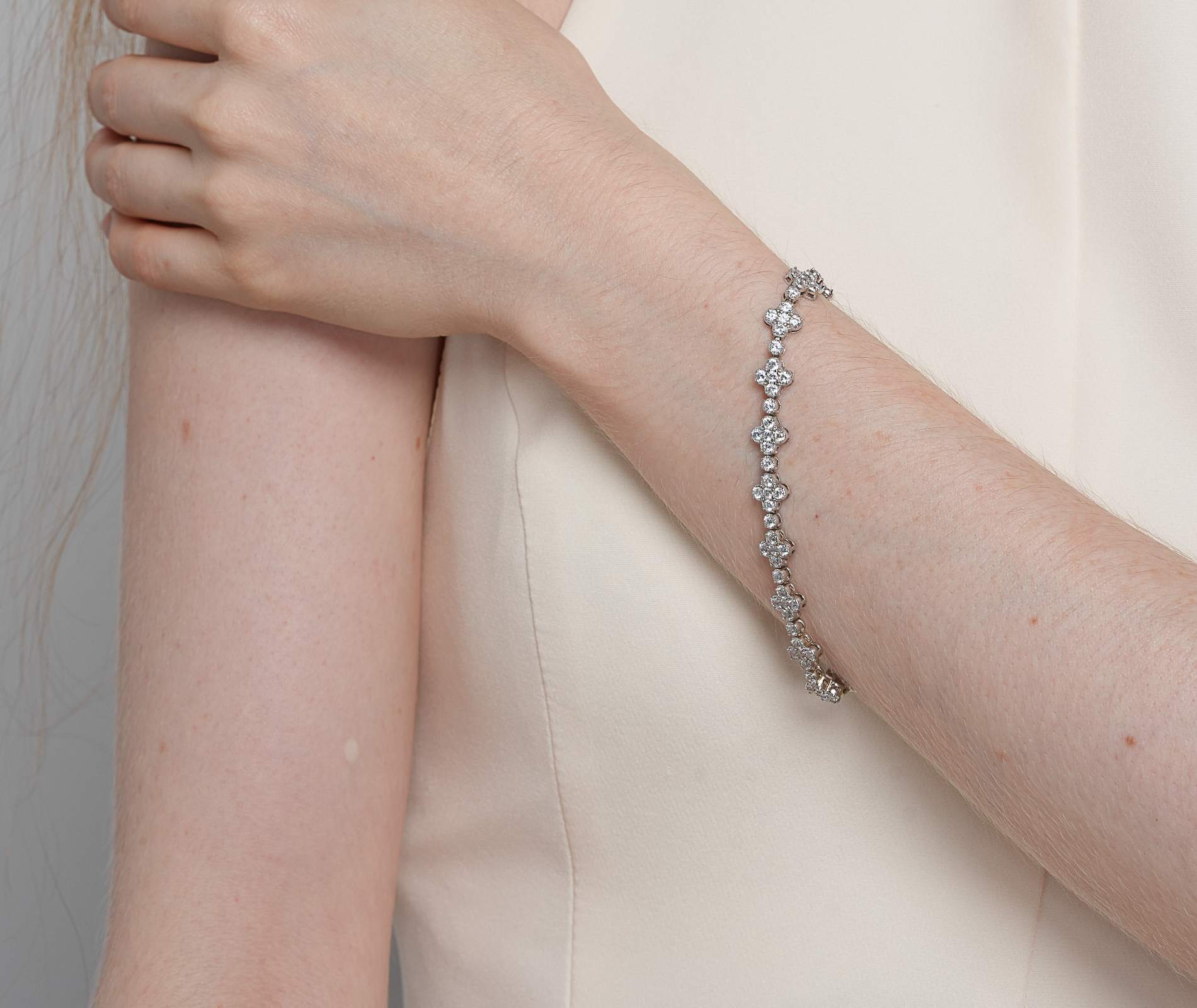 Shining Star Jewelry Women's VVS Diamond Moissanite Four Leaf Clover Bracelet