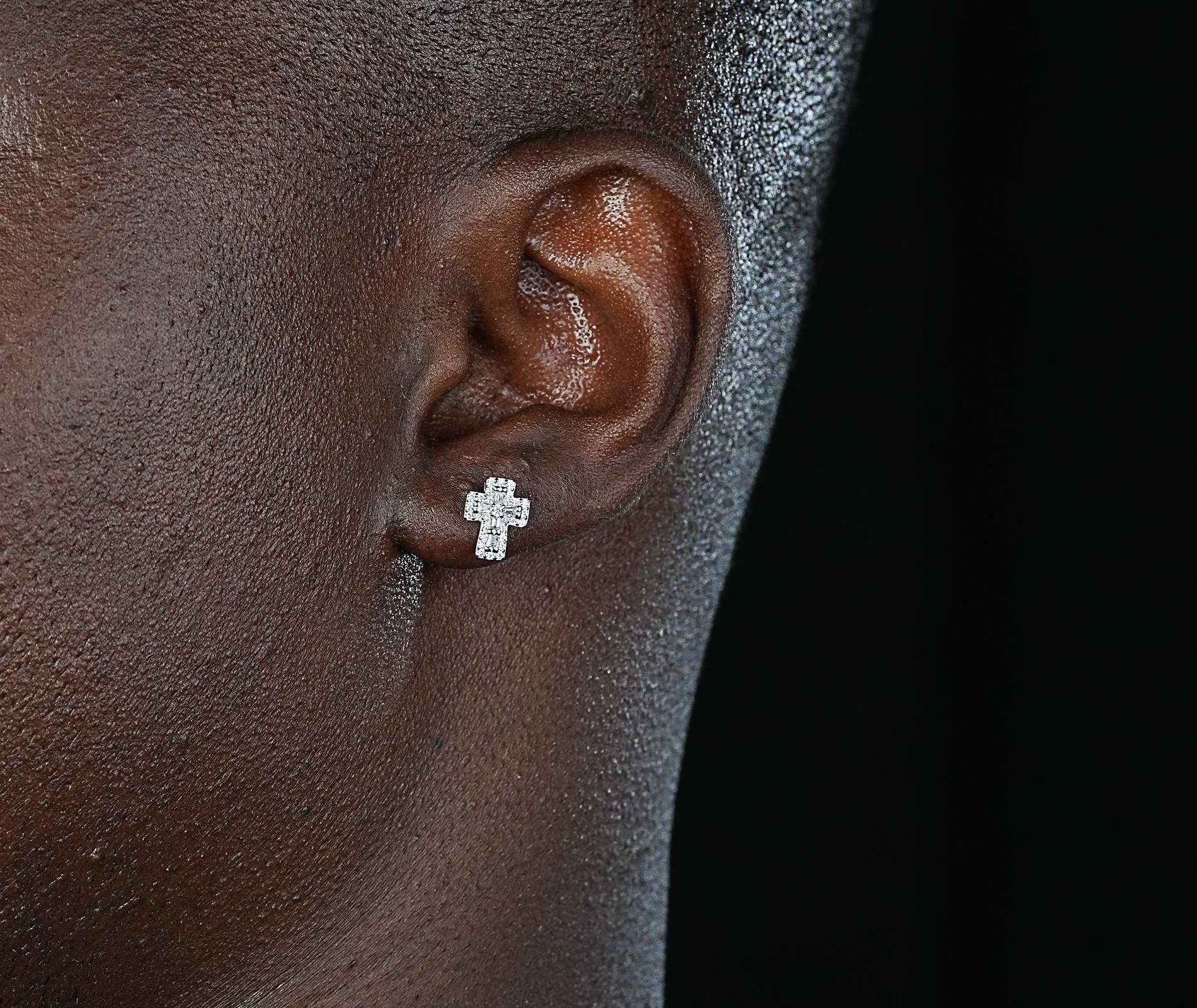 Shining Star Jewelry Hip Hop Rapper VVS Moissanite Mens Cross Stud Earrings