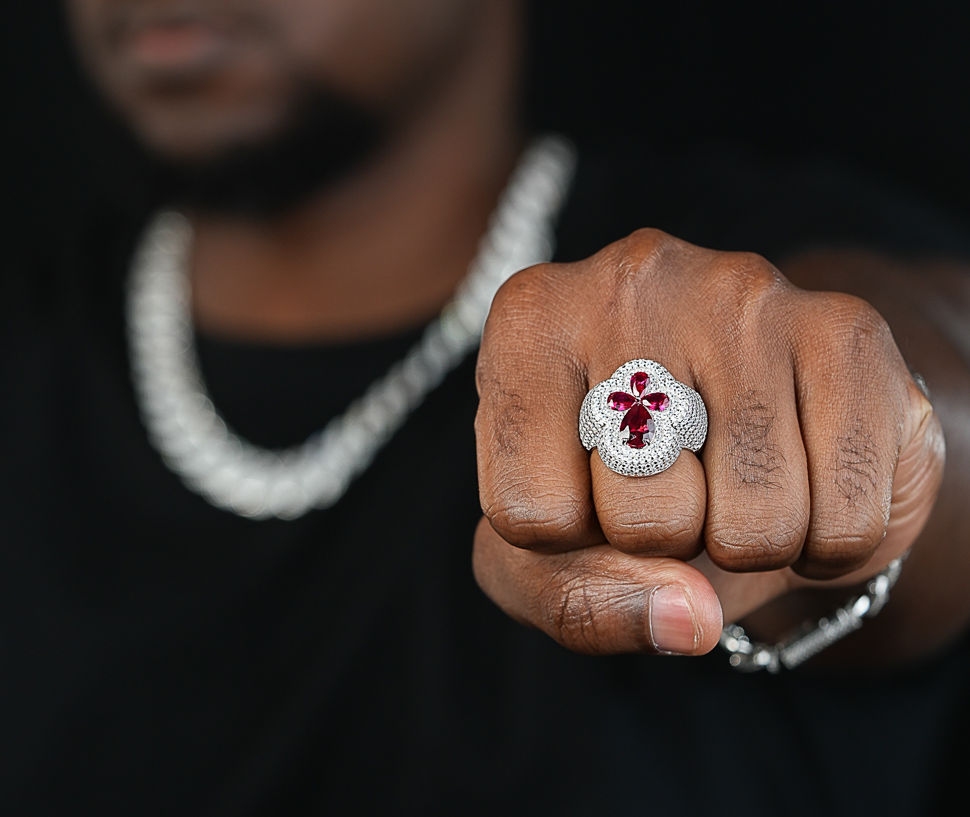 Shining Star Jewelry Ruby Inlaid VVS Moissanite Iced Out Four Leaf Clover Ring