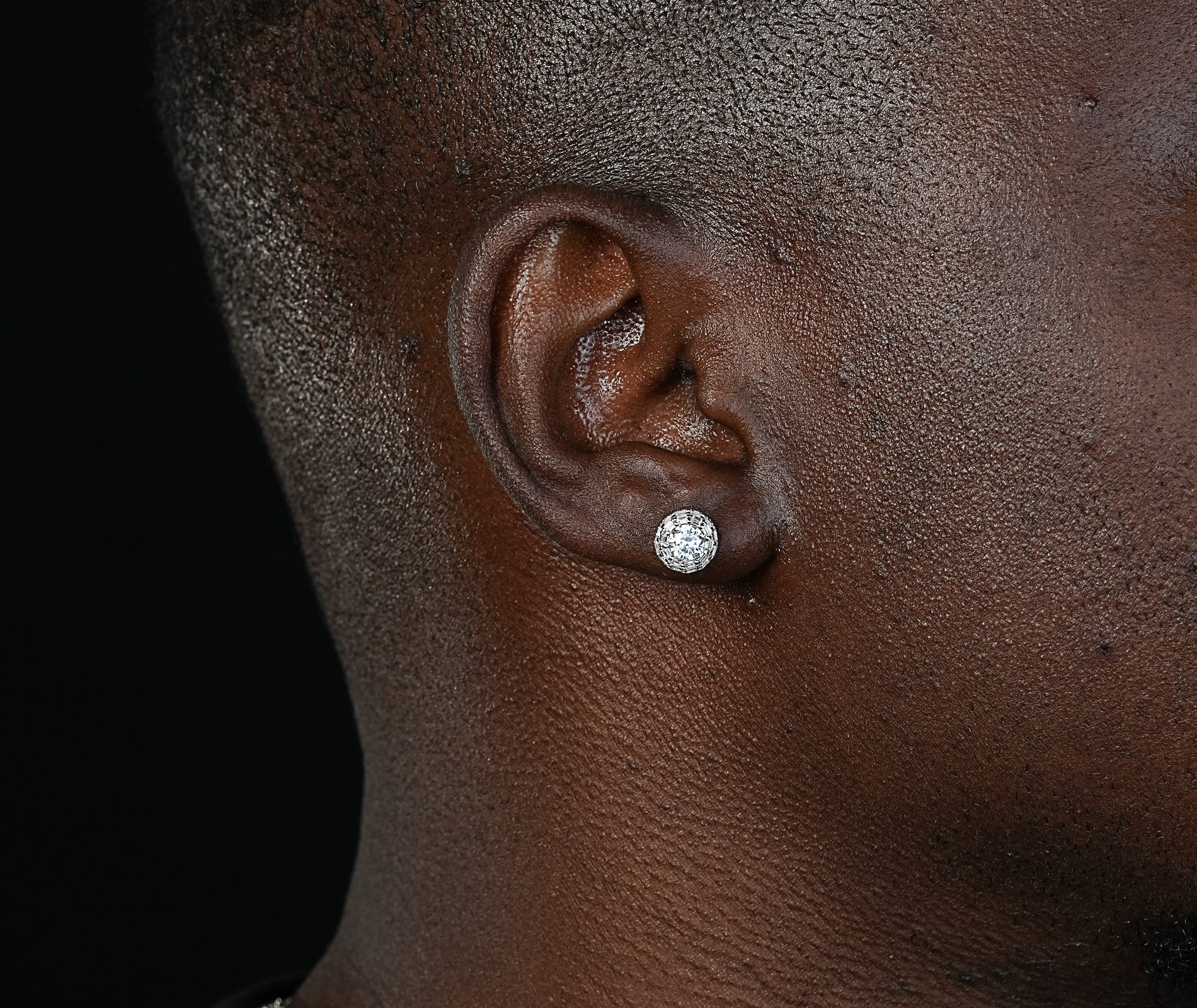 Shining Star Jewelry Round Brilliant Cut Moissanite Baguette Halo Stud Earrings Shining Star Jewelry Round Brilliant Cut Moissanite Baguette Halo Stud Earrings