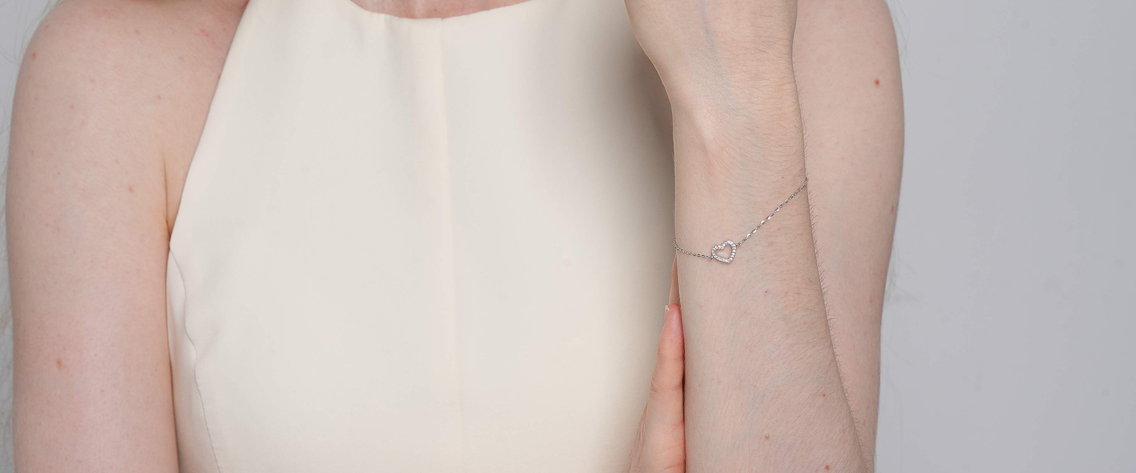 Shining Star Jewelry Adjustable Zircon Women's Hollow Heart Shaped Fine Bracelet